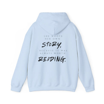 Inspirierender Kapuzenpullover – „She Wrote Her Own Story“