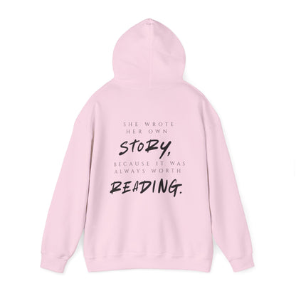 Inspirierender Kapuzenpullover – „She Wrote Her Own Story“